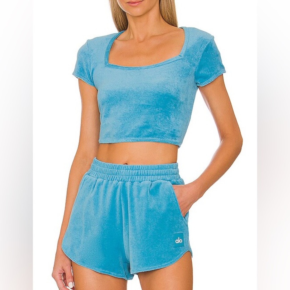 Alo Yoga NWT Terry Beachside Short Sleeve Crop Top And Shorts Blue Splash Size M